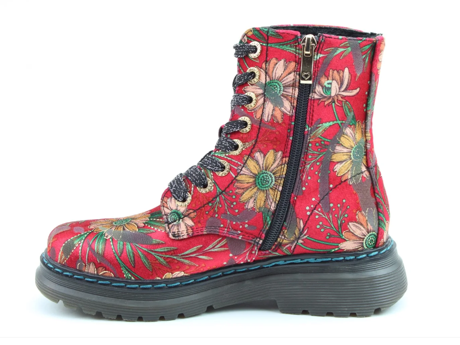Lotte ~ Red Daisy